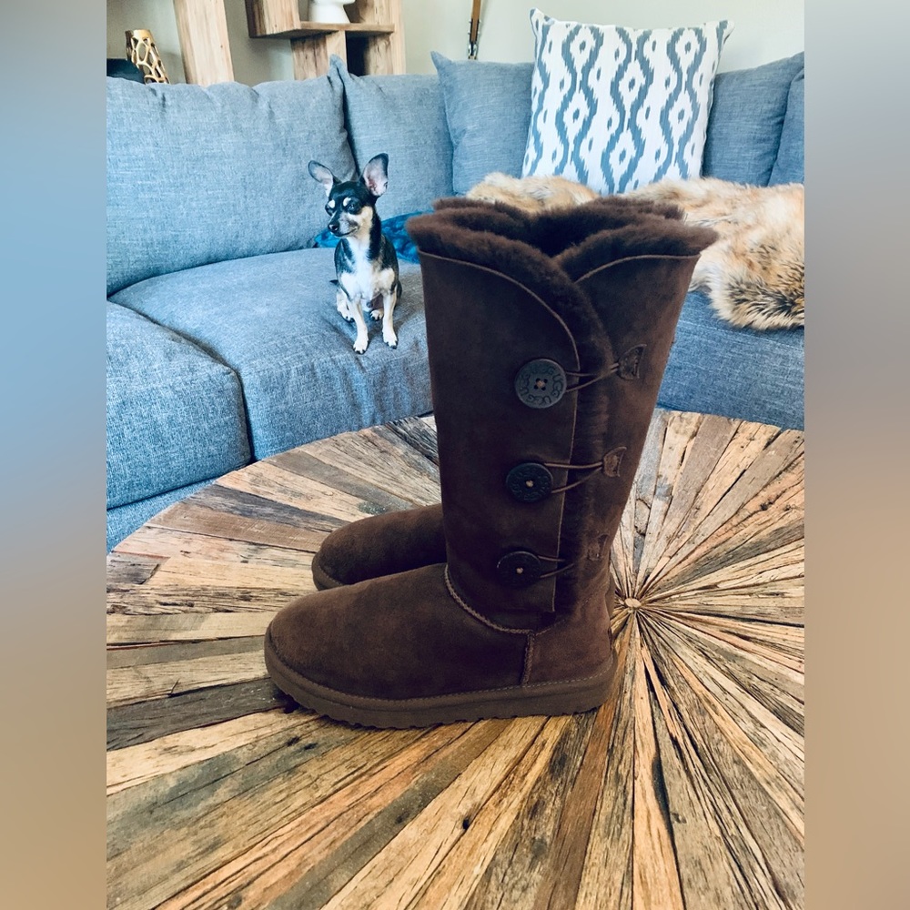 UGG Bailey Button Triplet Boots Chocolate Brown Sz 7